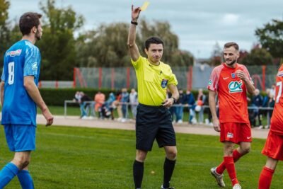 tomar cartão amarelo